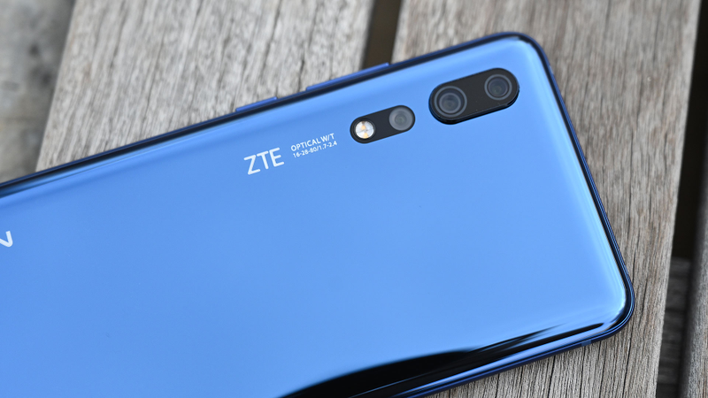 Illustration for article titled The Axon 10 Is ZTE's Big Return to the US